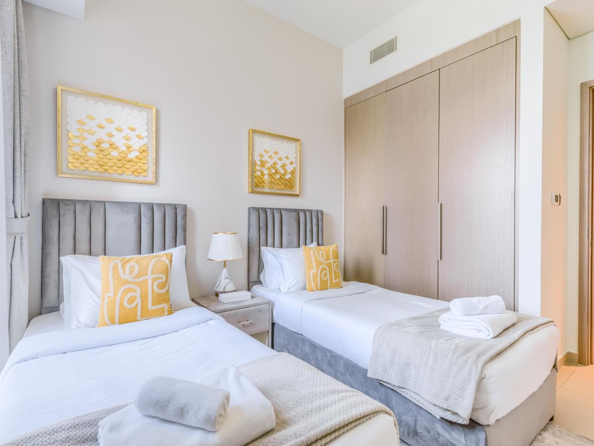 Trps - Act One Act Two Towers, Downtown Dubai, Iconic 3br Maids - With Burj Khalifa Views - Near Mall Apartment