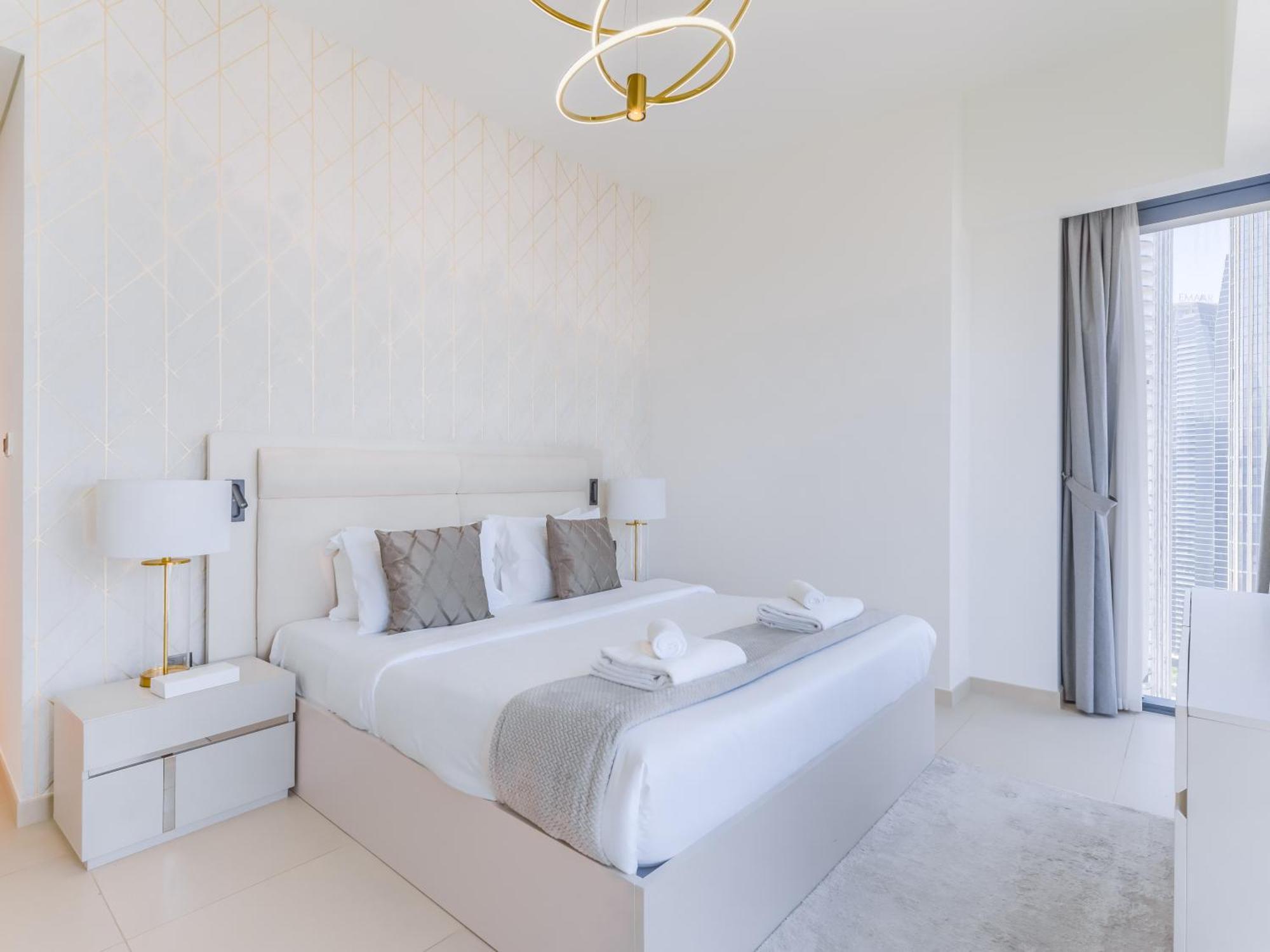 Apartment Trps - Act One Act Two Towers, Downtown Dubai, Iconic 3br Maids - With Burj Khalifa Views - Near Mall Dubai