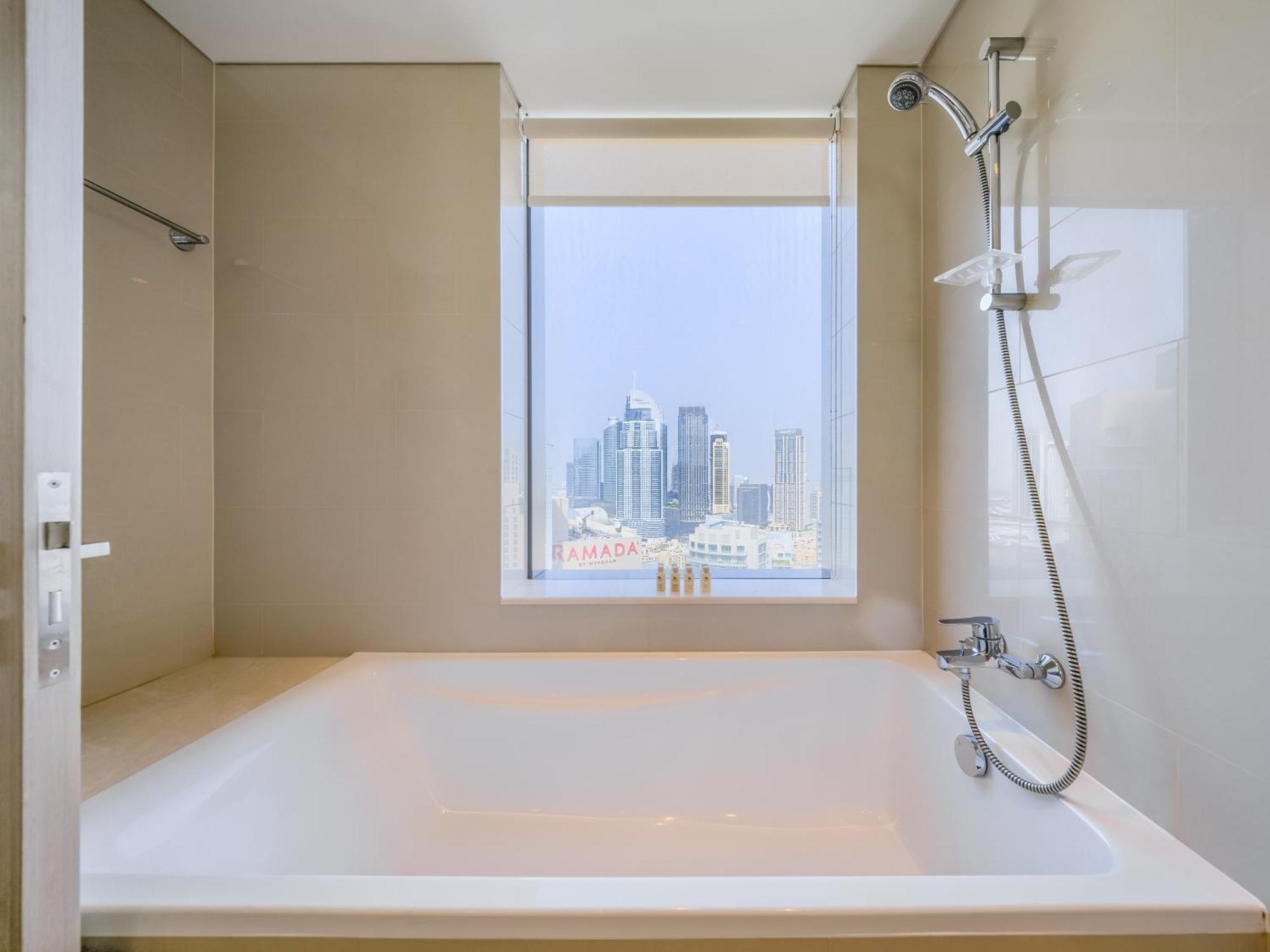 Trps - Act One Act Two Towers, Downtown Dubai, Iconic 3br Maids - With Burj Khalifa Views - Near Mall Dubai