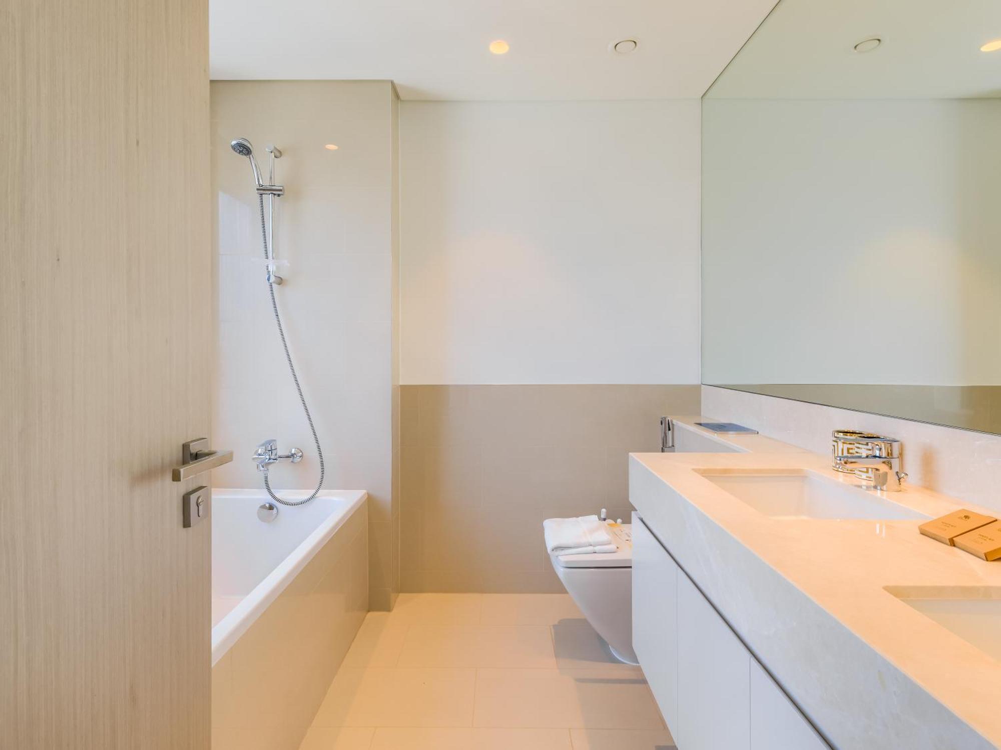 Trps - Act One Act Two Towers, Downtown Dubai, Iconic 3br Maids - With Burj Khalifa Views - Near Mall Apartment *