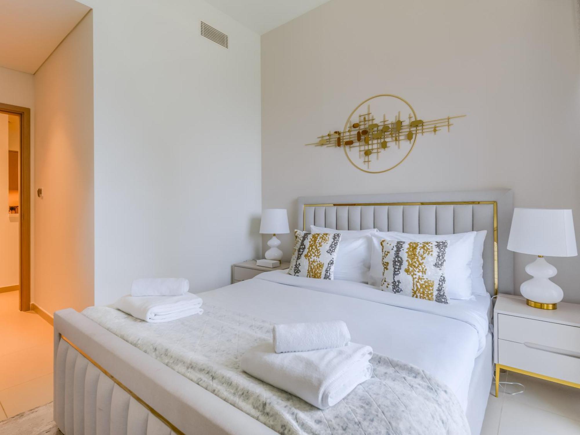 Apartment Trps - Act One Act Two Towers, Downtown Dubai, Iconic 3br Maids - With Burj Khalifa Views - Near Mall *