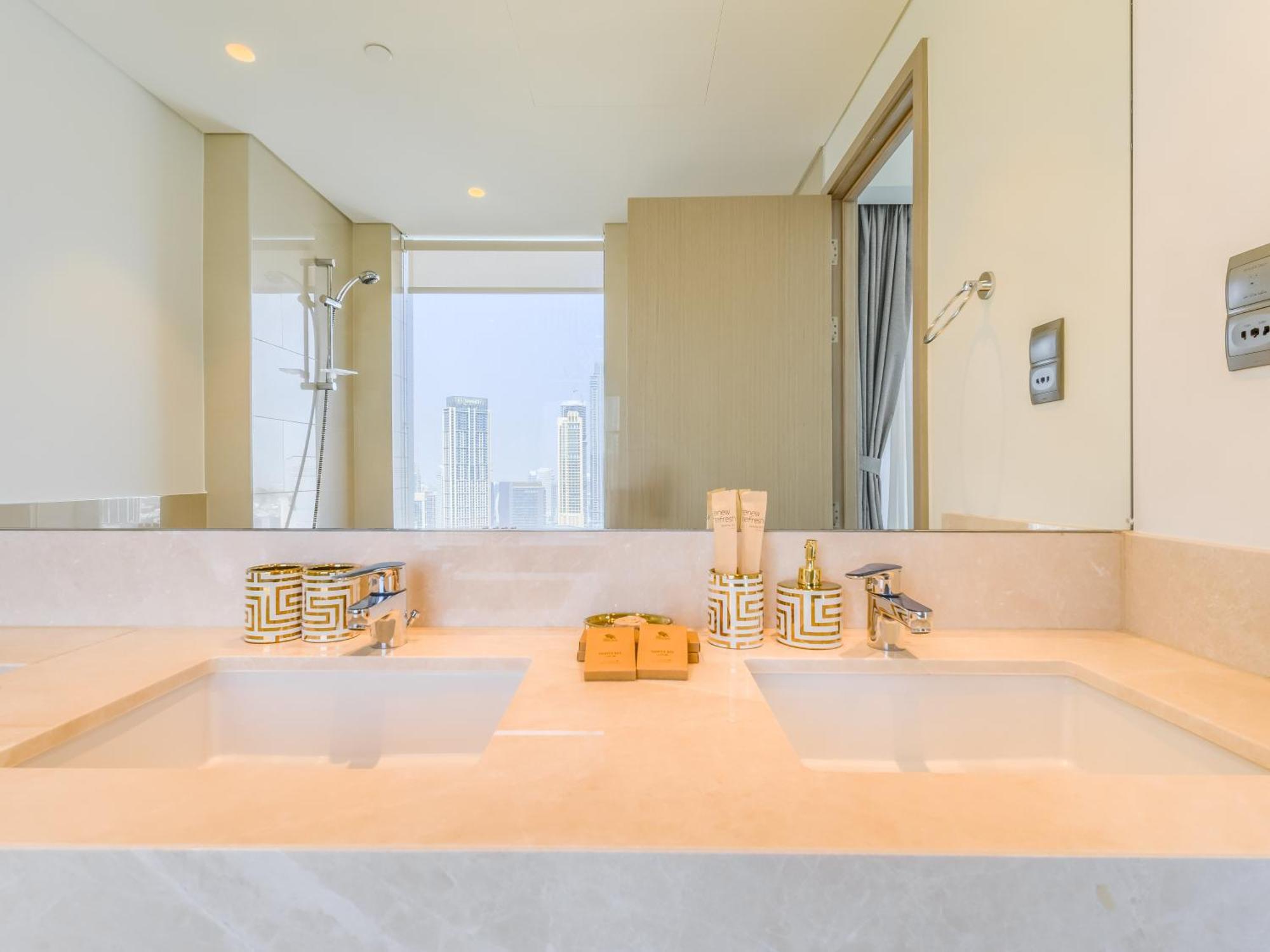 Apartment Trps - Act One Act Two Towers, Downtown Dubai, Iconic 3br Maids - With Burj Khalifa Views - Near Mall